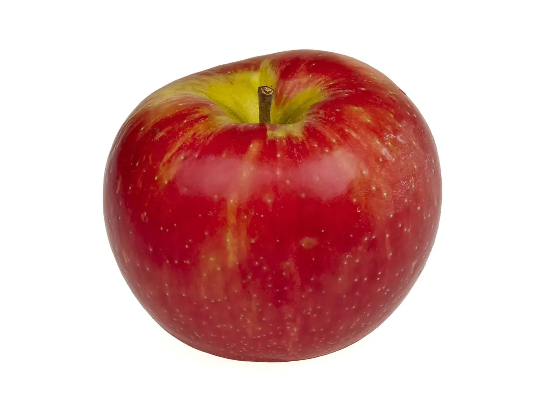 Ein Apfel vor und nach dem automatischen Entfernen des Hintergrunds: links der weiße Originalhintergrund, rechts durchsichtig